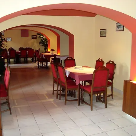 Jaro Hotel Mělník